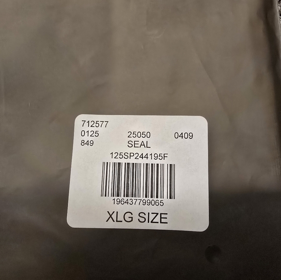 Essentials fear of god S/S tee size xlg nwt - Picture 3 of 4